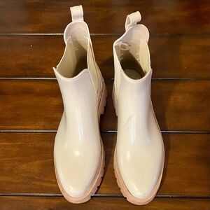 Dolce Vita Ivory Waterproof Chelsea Rain Boots | Size 8